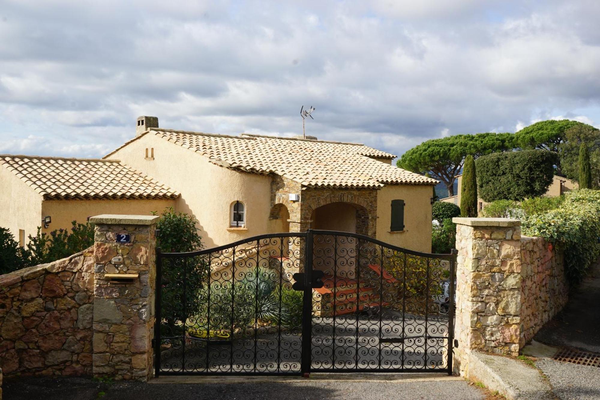 Villa Les Cades Сен Максим Екстериор снимка
